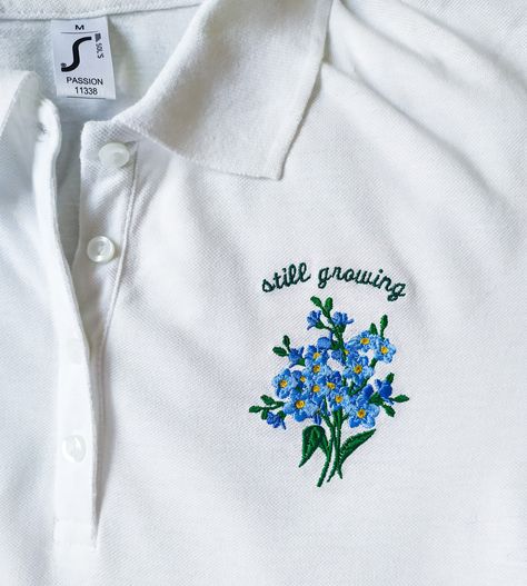 Embroidery Polo Shirt, Polo Embroidery Design, Embroidered Tshirt Ideas, Polo Shirt Embroidery, Tshirt Embroidery, Pastel Shirt, Clothes Embroidery, Polo Shirt Design, Polo Design