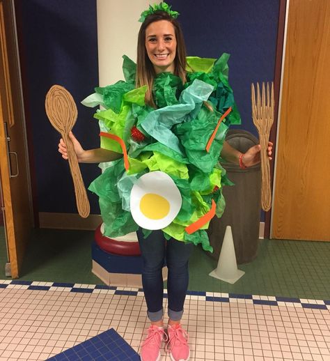 Salad costume! - Art with Miss Burns 👩🏽‍🎨 (@missburns_art) on Instagram: “Art teachers make their own costumes! 🥗” Food Fancy Dress Ideas, Food Fancy Dress, Salad Costume, Diy Halloween Tree, Vocabulary Parade, Vegetable Dress, Vegetable Costumes, Diy Salad, Fancy Dress Costumes Kids