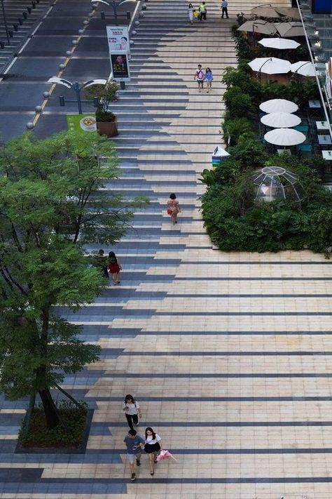 Diy Paving Ideas, Diy Paving, Concrete Pavers Walkway, Pavers Walkway, Walkway Designs, Floor Pattern Design, Streetscape Design, Pavement Design, Sidewalk Signs