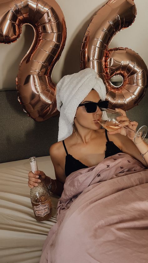 Birthday 26 Photoshoot Ideas, 26 Bday Photoshoot, 26 Bday Ideas, Birthday Photo Shoot Ideas At Home, 26 Birthday Shoot Ideas, 26 Birthday Aesthetic, Birthday Photoshoot 30, 26 Birthday Photoshoot Ideas, Birthday Trends 2023