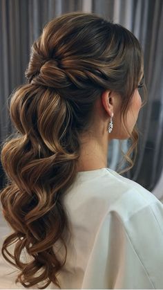 Wedding Hair Styles Curly, Pretty Curly Hairstyles Natural Curls, Prom Hair Curly, Belle Hair, Bridesmaid Hair Inspo, Belle Hairstyle, Elegant Updos, Quince Hairstyles, Hair Guide