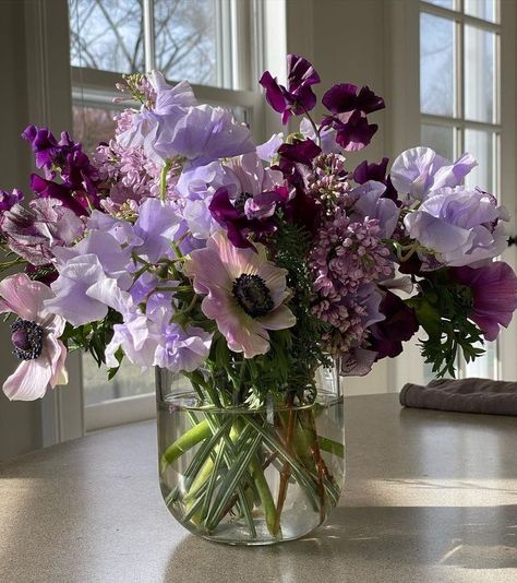 Boquette Flowers, Nothing But Flowers, Flower Therapy, Beautiful Bouquet Of Flowers, Flower Bouquets, Arte Floral, Beautiful Bouquet, Flowers Nature, Floral Arrangement