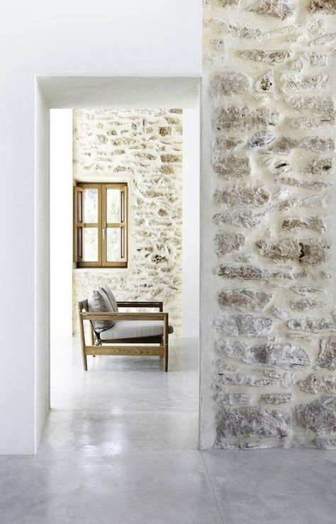 Beach House life+style Stone Walls Interior, Interior Design Per La Casa, 아파트 인테리어, Stone Walls, Design Del Prodotto, 2020 Design, Stone Houses, White Furniture, Stone House