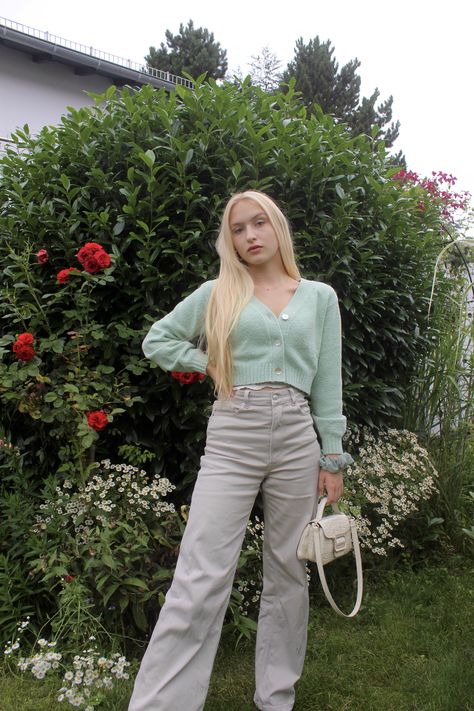 Mint And Grey Outfit, Mint Green Cardigan Outfit, Mint Green Top Outfit, Green And Gray Outfit, Mint Cardigan Outfit, Cardigan Jeans Outfit, Green Cardigan Outfit, Mint Green Outfits, Green Top Outfit