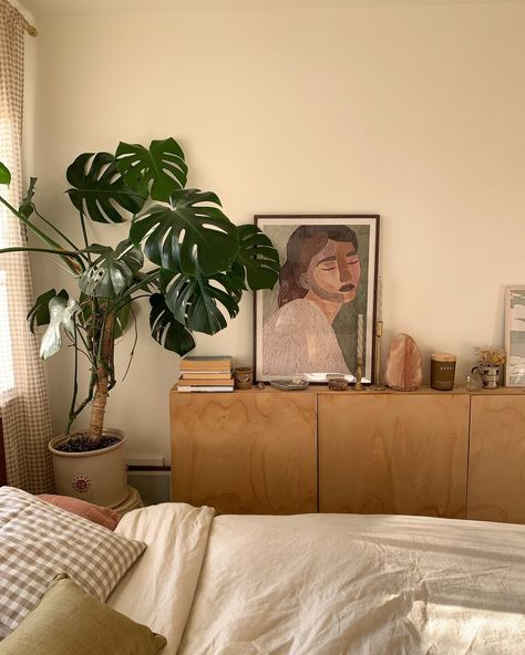 If you’re looking for me, i’m here 😇 . . . . #bedroom #bedroomtour bedroom inspo #inspo #inspohome #aesthetics #ａｅｓｔｈｅｔｉｃ diy shelf #diy makeover teen #bedroomdesign #bedroomdecor No Tv Bedroom Decor, Decor On Top Of Dresser, Dresser Decor Bedroom Aesthetic, Shelf Ideas Aesthetic, Top Of Dresser Decor Bedroom, Vintage Teen Bedroom, Dresser Decor Aesthetic, Top Of Dresser Decor, Bedroom Dresser Decor Ideas