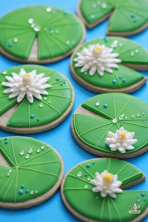 Lily Pad Decorated Cookies  Cookie decorating ideas Frog On Lily Pad, Frog Cookies, Cake Decorating Classes, Sugar Cookie Recipe, Spring Cookies, Summer Cookies, Sugar Cookie Designs, Cute Baking, Fancy Cookies