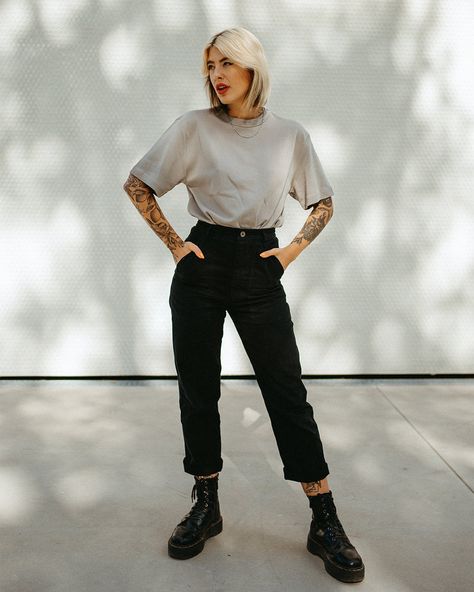 Tomboy Work Outfit, Edgy Workwear, Soft Masc Lesbian Fashion, Unpolished Casual, Soft Masc, Cuban Shirt, Androgynous Outfits, Grey Plain, Lesbian Fashion