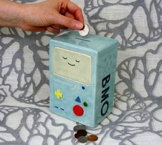 Gamer Crafts, Diy Coin Bank, Adventure Time Bmo, Diy Geek, Piggy Bank Diy, Pastel Teal, Ceramic Projects, What Time Is It, Tanah Liat