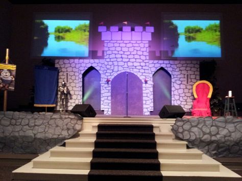 Main stage Class Pictures, Castles Interior, Themed Room, Prop Design, Robin Hood, Room Themes, Photo Booth, Castle, Halloween