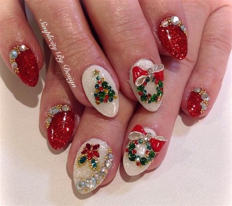 Japanese Christmas Nail Art, Christmas Nail Art Ideas & Design, Merry Christmas Nail Art, Best Christmas Nail Designs, Nail Merry Christmas, Christmas Nail Charms, Nail Art Natal Xmas, Acrylic Nail Designs For Christmas, Christmas Nails With Charms