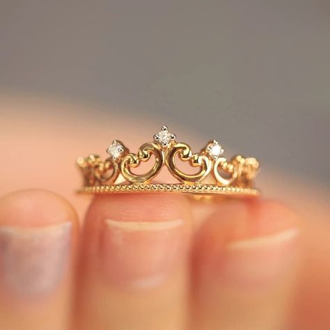 Gold Crown Ring, Princess Crown Ring, Gold Ring Design, Latest Gold Ring Designs, Crown Engagement Ring, Cute Promise Rings, Crown Ring Princess, Today Gold Rate, Gold Minimalist Jewelry