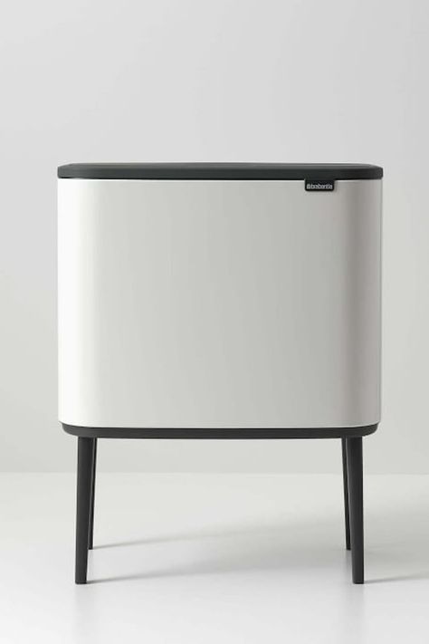 Best Stylish Trash Cans That Aren't Ugly Stylish Trash Can, Unique Trash Can, Pretty Garbage Cans, Modern Bathroom Trash Can, Boho Trash Can Kitchen, Modern Trash Can Kitchen, Bedroom Trash Can Ideas, Recycle Trash Can Ideas, Kitchen Garbage Can Ideas