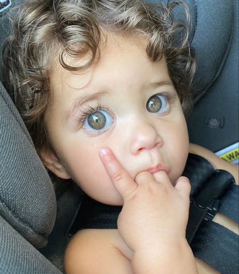 Ella Soleil • 1 Year • Cuban, Lebanese, German & Polish ♥️ Follow instagram.com/KidsUnlockedIG Curly Hair Baby, Kids Outfits Daughters, Cutest Babies Ever, Curly Kids, Pictures Tips, Mixed Kids, Dad Baby