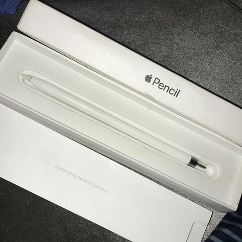 Apple Pencil 1st generation . Apple Pencil Aesthetic, Apple Pencil 1st Generation, Pencil For Ipad, Pink Ipad, Visual Board, Freshman Year, Apple Pencil, White Aesthetic, Apple Products