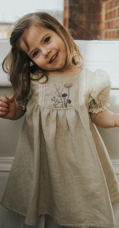 Pent Trouser Designs, Dress Design Ideas, Baby Dress Embroidery, Vintage Girls Clothes, Kids Dress Wear, Baby Dress Design