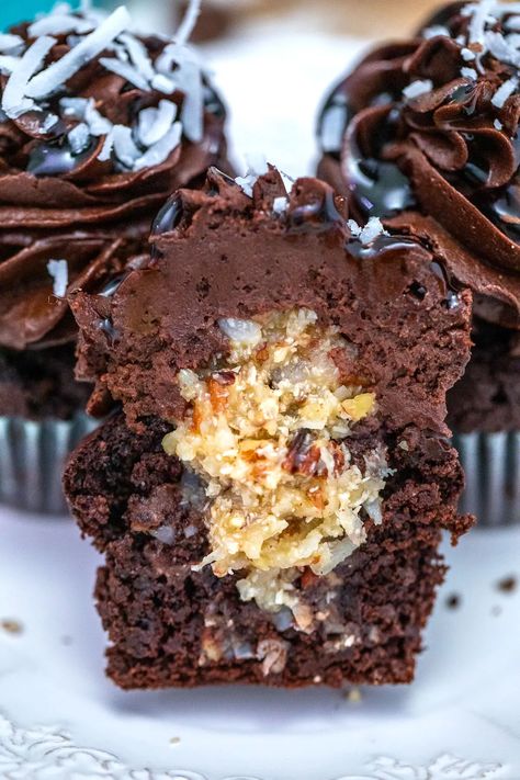 Chocolate Cupcakes Recipe, German Chocolate Cupcakes, German Chocolate Cookies, Chocolate Peanut Butter Cupcakes, Cupcake Videos, Chocolate Cream Cheese Frosting, German Desserts, Savory Meals, Homemade Cupcakes