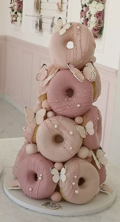 Donut Pyramid, Donut Cone Tower, Donut Hole Tower, Donat Tower, Mini Donut Design, Treat Display Ideas, Donut Cake Tower, Donut Board, Donut Tower Birthday