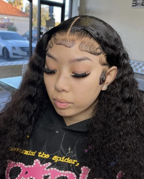 Curly Wig With Dramatic Edges, Edges For Curly Wig, Dramatic Wig Edges, Middle Edges Wig, Dramatic Edges On Wig, Curly Wig Edges, Dramatic Edges Wig, Lace Front Edges, Edges Tut