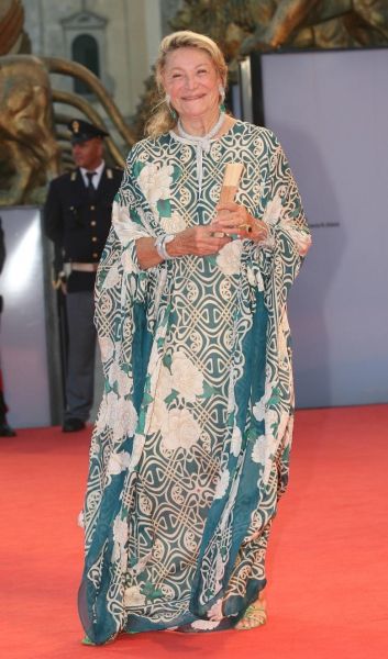 marta_marzotto_caftani-0002 Caftan Dress Kaftan, Beatrice Borromeo, Dress Kaftan, Kaftan Style, Mode Abaya, Older Women Fashion, Advanced Style, Look Older, Over 50 Womens Fashion