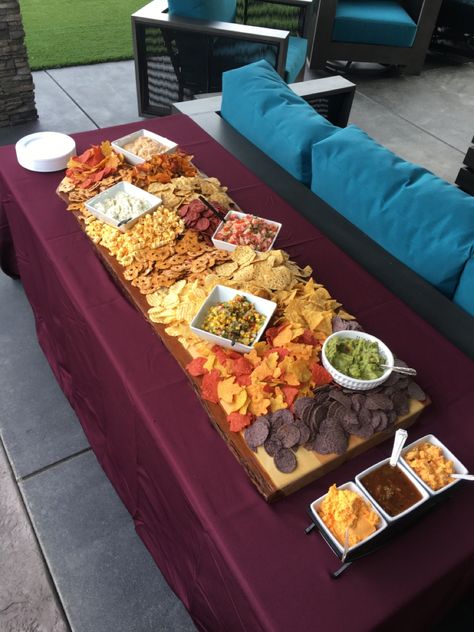 Chip And Dip Platter Ideas, Chips And Dip Charcuterie Board Ideas, Chips And Dip Party Display, Chip And Dip Bar, Chips And Dip Board, Chip And Dip Board, Groot Party, Dip Board, Chip Bar