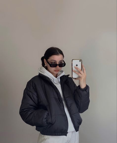 Black puffer jacket outfit white Nike hoodie white oversized jeans Black Puffer Outfit Aesthetic, Puff Black Jacket Outfit, Large Puffer Jacket Outfit, Puffer Jacket Outfit Midsize, Puffer Jacket Over Hoodie, Macpac Puffer Jacket Outfit, Black Winter Jacket Aesthetic, Black Puffa Jacket Outfit, Crop Black Puffer Jacket Outfit