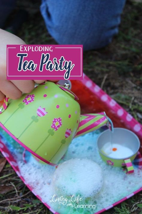 Messy Science, Tea Party Activities, Ava Marie, Super Bubbles, Science Experiment For Kids, Homeschool Science Curriculum, Girls Crafts, Kids Tea Party, Experiments Kids