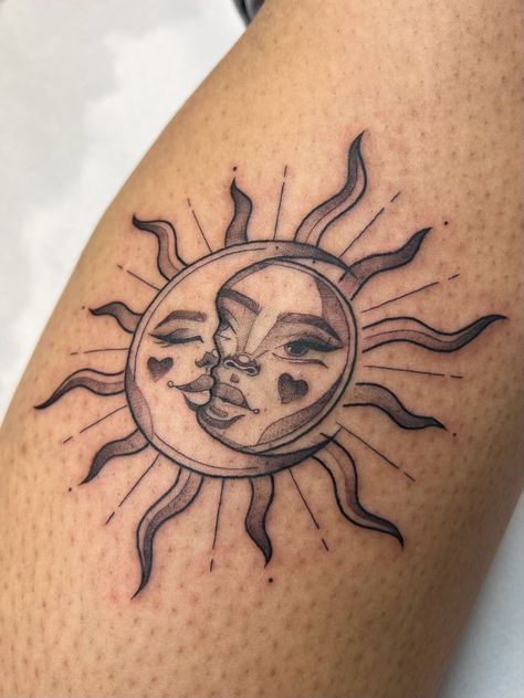 Sun and moon tattoo | tattoo ideas by  Brent Vogt Traditional Tattoo Arm, Star Tattoo On Shoulder, Art Tattoo Ideas, Tattoo Sonne, Moon Sun Tattoo, Artsy Tattoos, Sun And Moon Tattoo, Back Of Shoulder Tattoo