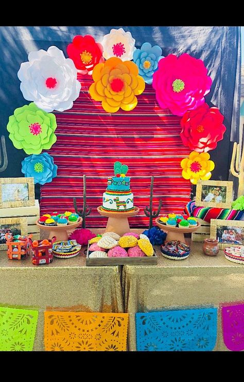 Modern Fiesta Theme Party, Fiesta Cake Table, Mexican Theme Table Decor, Mexican Theme Party Decorations Fiestas, Fiesta Candy Table, Fiesta Centerpieces Mexican, Mexican Theme Dessert Table, Mexican Fiesta Birthday Party, Mexican Theme Party Decorations