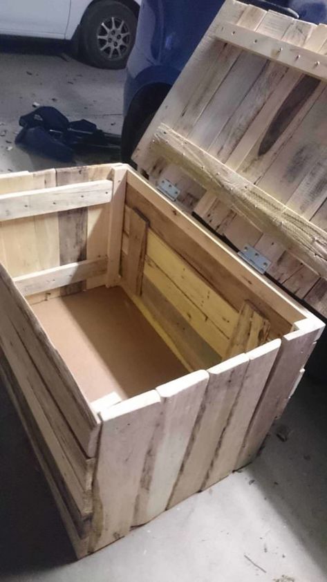 Pallet Trunk, Pallet Organization Ideas, Repurposed Pallet Wood, Pallet Chest, Pallet Storage, Pallet Boxes, 1001 Pallets, My Mental Health, Recycled Pallet