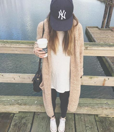 daily dose of vitamin sea ✌🏼️ Ny Baseball Cap, Ny Baseball, Aritzia Sweater, Cap Outfit, Game Outfit, Cardinals Baseball, Gameday Outfit, Outfit Look, Outfits With Hats