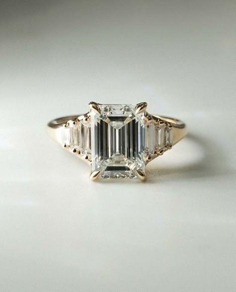 Emerald Cut Engagement Rings Vintage, Lab Grown Engagement Ring, Gold Wedding Anniversary, Contour Wedding Band, Diamond Promise Ring, Unique Rings Vintage, Diamond Promise Rings, Emerald Engagement Ring Cut, Dream Engagement Rings