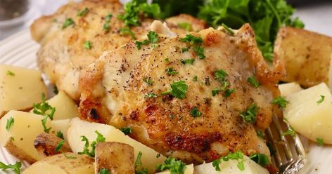 Easy Crock-Pot Crispy Chicken & Potatoes: Comfort in Every Bite! Crockpot Casserole Recipes, Crockpot Pork Chops, Crockpot Casserole, Seasoned Potatoes, Chicken And Potatoes, Recipe Simple, Chicken Potatoes, Hearty Dinner, Cook Chicken Breast