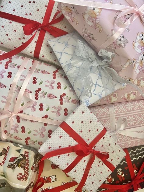 Tree Fashion, Gift Guide Christmas, Pink Christmas Gifts, Wrapping Inspiration, Christmas Dreaming, Pink Xmas, Gift Wrapping Inspiration, Gift Inspo, Christmas Feeling