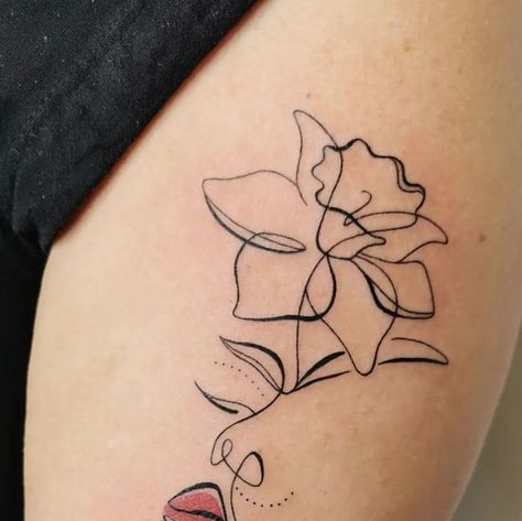 Geometric Daffodil Tattoo, Daffodil Fine Line Tattoo, Fine Line Daffodil Tattoo, Daffodil Tattoo Design, Waterlilly Tattoo, Swirl Tattoo, One Line Tattoo, Daffodil Tattoo, Feminine Face