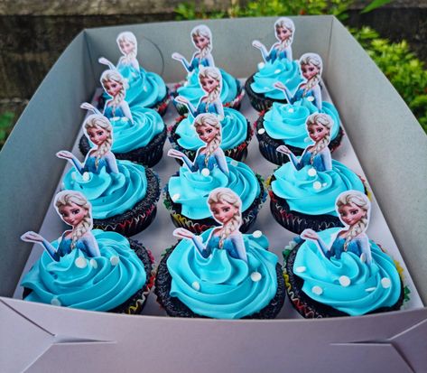 Cup Cake Ultah, Elsa Pasta, Frozen Theme Cupcakes, Frozen Cupcakes, Theme Cupcakes, Princess Cakes, Frozen Theme, Beauty Center, Frozen Disney