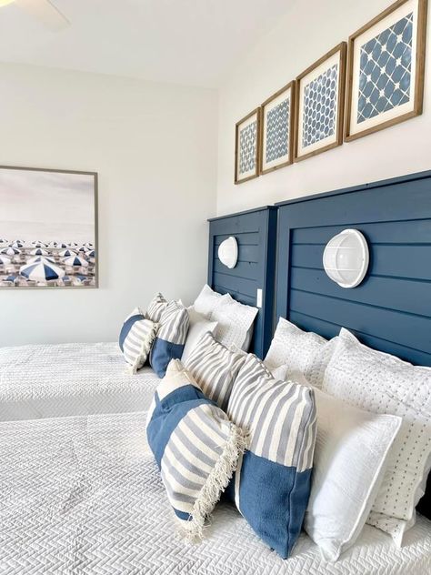 Nautical Bedroom Ideas, Twin Bedroom Decor, Beach Apartment Decor, How To Sail, Earthy Home Decor, Nautical Bedroom, Coastal Room, Earthy Home, Beach Bedding