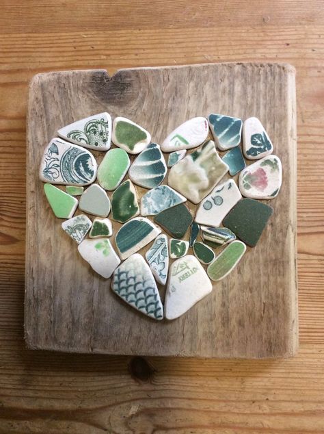 Broken China Crafts, Sea Glass Diy, Sea Glass Art Diy, Deco Marine, Sea Glass Art Projects, China Crafts, Beach Glass Crafts, Art Coquillage, Sea Crafts