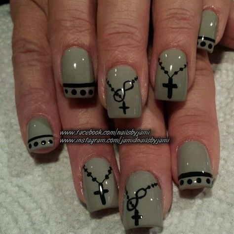 Rosary Nail Art, Cross Nail Art Designs, Nail Designs With Crosses, Cross On Nails, Western Nails Fall, Christian Nails Designs, Classy Nails Fall, Fall Classy Nails, Christian Nail Art