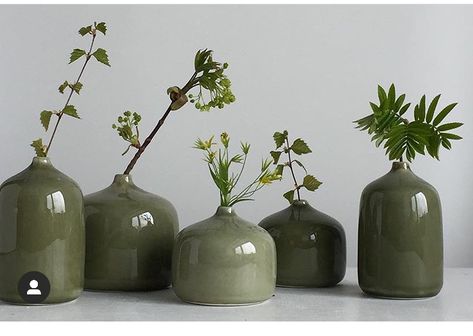 Vase Glaze Ideas, Porcelain Vase Design, Green Porcelain, Ceramics Pottery Vase, Ceramic Wall Lights, Glaze Ideas, Beginner Pottery, Ceramic Bottle, Helsinki Finland