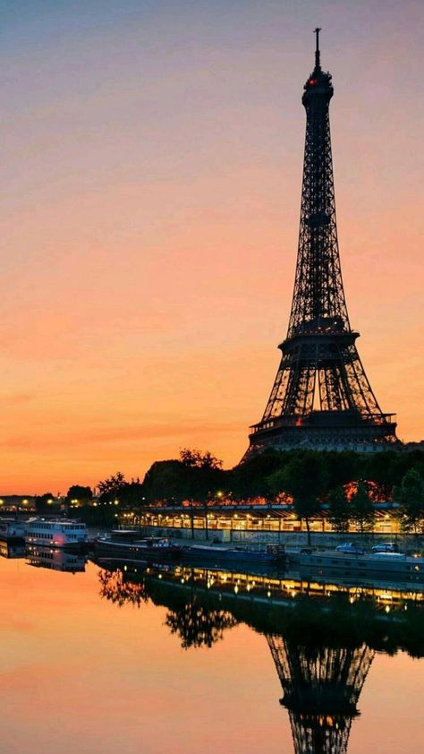 Aloita Resort, Torre Eiffel Paris, Paris Wallpaper, Seine River, Beautiful Paris, Tumblr Art, Paris Pictures, Paris Tours, Paris Aesthetic