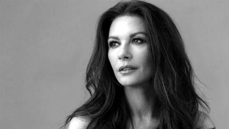 Catherine Zeta-Jones has signed on to play the lead role in a new Facebook Watch series titled “Queen America,” @variety has learned. #actress #entertainment Rome Wedding, Natural Beauty Makeup, Zeta Jones, Images Harry Potter, Morticia Addams, Rachel Bilson, Catherine Zeta Jones, Swansea, Miranda Kerr