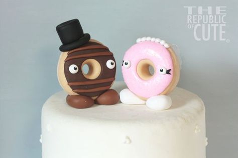 Doughnut Wedding Cake, Donut Wedding Cake, Donut Wedding, Wedding Cake Fresh Flowers, Wedding Donuts, Creative Wedding Cakes, Groom Wedding Cakes, Wedding Cake Recipe, Cake Topper Wedding