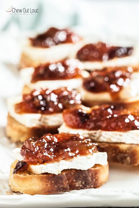 Buy the baguette; slice a wheel of brie; spoon on the fig spread. This is one easy cooking hack for fancy appetizers on the fly from @chewoutloud  #briefig #figbrie #figappetizers Brie And Fig, Fig Crostini, Bourbon Jam, Sandwiches Ideas, Jam Biscuits, Brie Crostini, Crostini Appetizers, Fancy Appetizers, Finger Foods Easy