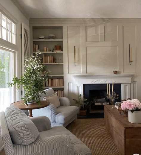 Ralph Lauren Home Style Living Room, Traditional Nancy Meyers Interiors, Ralph Lauren Meets Nancy Meyers Home, Nancy Meyers Meets Ralph Lauren, Nancy Meyers Fireplace, Nancy Meyers Ralph Lauren Home, It’s Complicated House, Nancy Meyers Aesthetic Living Room, Nancy Meyers Home Aesthetic