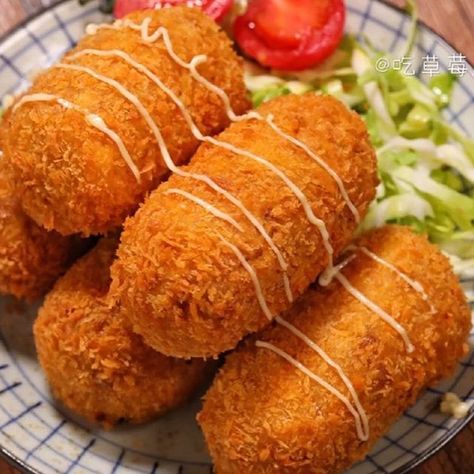 Simply Turn Mashed Potatoes Into Crispy Japanese Croquettes In Only 5 Steps - Johor Foodie Ham And Potato Croquettes, Japanese Croquette Recipe, Croquettes Recipe Japanese, Croquette Japanese, Japanese Croquettes, Japanese Potato Croquettes Recipe, Croquettes Japanese, Japanese Potato Croquettes, Beef Potato Croquettes