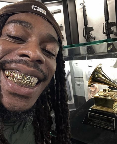 Gold Teeth Grills, Teeth Grills, Teeth Aesthetic, Teeth Gems, Pretty Teeth, Grillz Teeth, Diamond Grillz, Gold Grill, Diamond Teeth