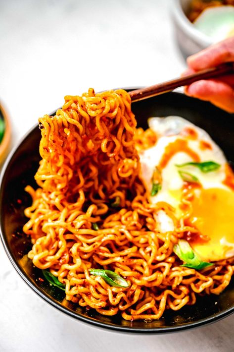 Spicy Buldak Ramen, Buldak Ramen Recipe, Ramen With Egg, Ramen From Scratch, Noodles Aesthetic, Ramen Aesthetic, Spicy Sauce Recipe, Buldak Ramen, Spicy Ramen Noodles