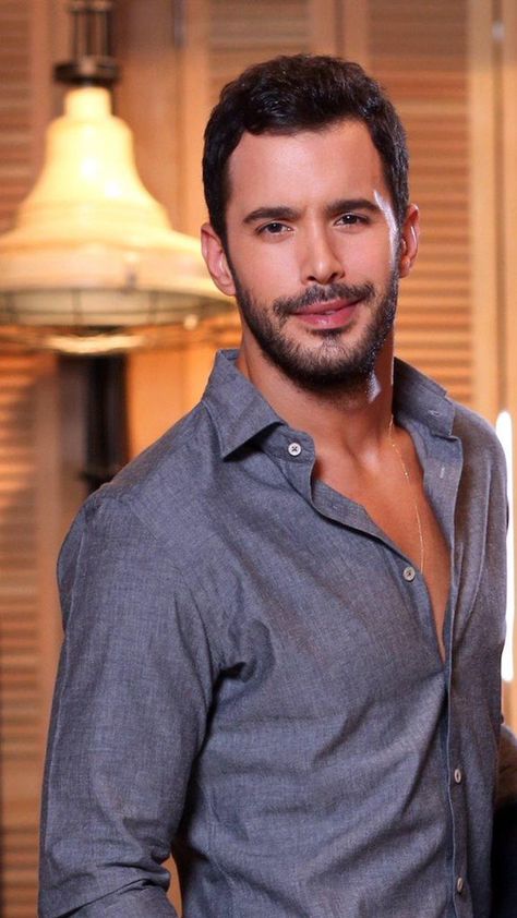 Sukru Ozyildiz Wallpaper, Baris Arduc, Barsaatein New Serial, Baris Ve Asli, Handsome Italian Men, Elcin Sangu, Turkish Men, Young Celebrities, Actors Male