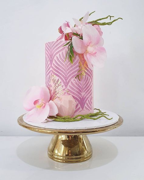 Pink Stencil Cake, Cake With Stencil Design, Cake Stencils Buttercream, Buttercream Stencil Cake, Stencilled Cake, Stencil Cake Design, Stenciled Cake, Orchid Wedding Cake, Butterfly Invitation