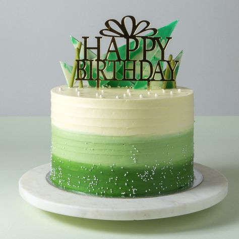 Birthday Cake In Green Color, Green Birthday Cakes Simple, Green Cake Design Simple Birthday, Green Color Cake Designs, Green Cake Ideas Simple For Men, Green And White Cake Ideas, Emerald Green Birthday Cake For Women, Green Theme Birthday Cake, White And Green Birthday Cake